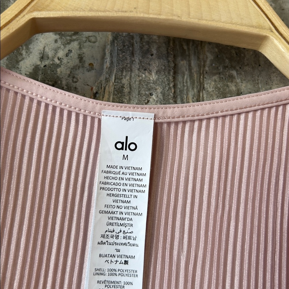 ALO YOGA Women's Cropped Micro Plisse Jacket Size M In Pink Quartz -stained - Picture 5 of 8